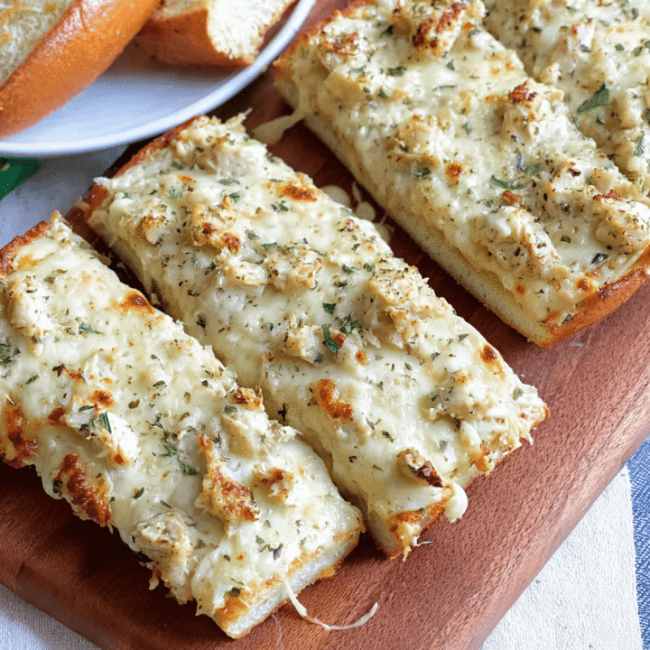 Easy Chicken Alfredo Garlic Bread Pizza Recipe
